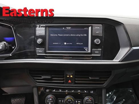 Used 2024 Volkswagen Jetta SE FWD image 12