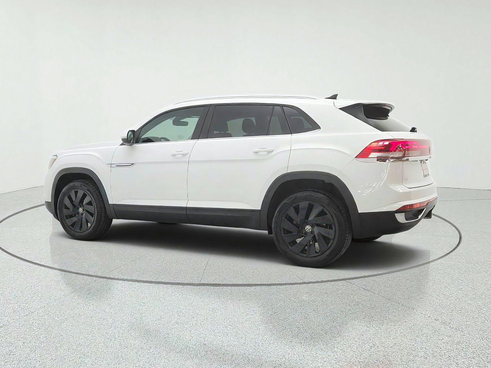 Used 2024 Volkswagen Atlas Cross Sport SE w/ Black Wheel Package FWD image 7