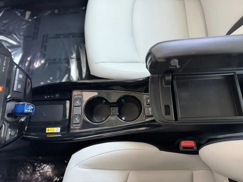 Used 2019 Toyota Prius Limited w/ Carpet Mat Package FWD image 63