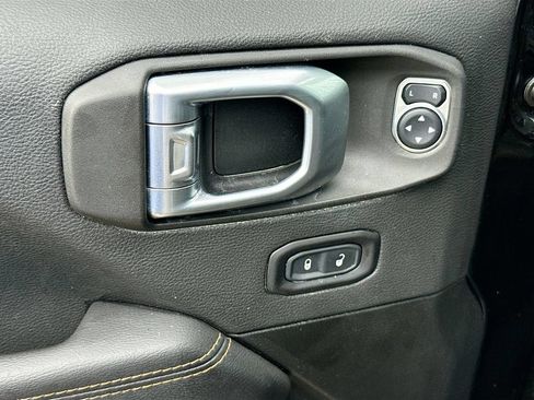 Used 2021 Jeep Gladiator Overland AWD/4WD image 19