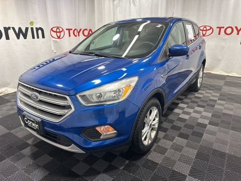 Used 2017 Ford Escape SE image 3