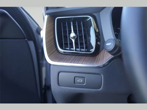 New 2025 Volvo XC60 B5 Plus w/ Climate Package image 10