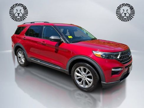 Certified 2020 Ford Explorer XLT w/ Equipment Group 202A AWD/4WD image 3