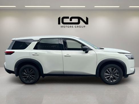 Used 2024 Nissan Pathfinder S AWD/4WD image 6