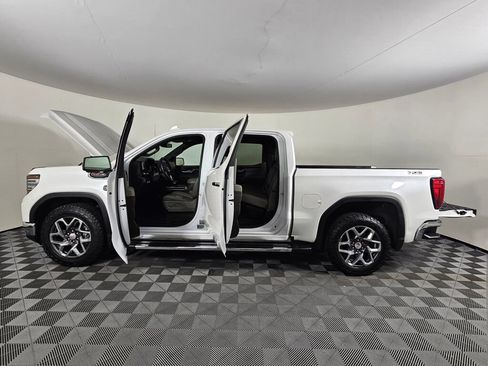 Used 2023 GMC Sierra 1500 SLT w/ SLT Premium Plus Package AWD/4WD image 11