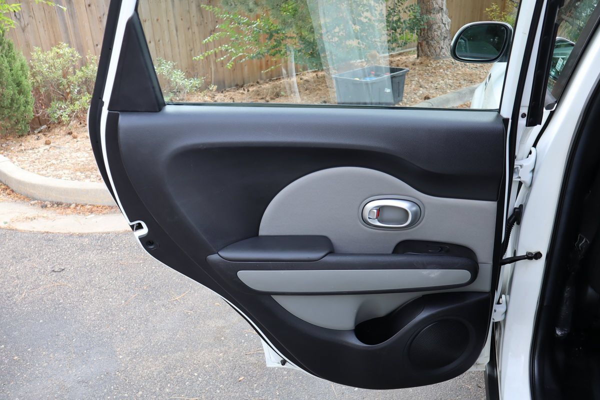 Used 2015 Kia Soul + FWD image 24