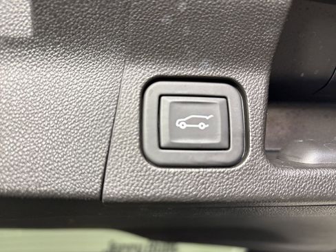 Used 2023 GMC Acadia SLE w/ Driver Convenience Package image 25