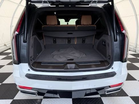 Used 2023 Cadillac Escalade ESV Premium Luxury w/ Performance Package AWD/4WD image 5