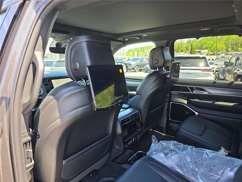 New 2026 Jeep Grand Wagoneer Limited AWD/4WD image 17