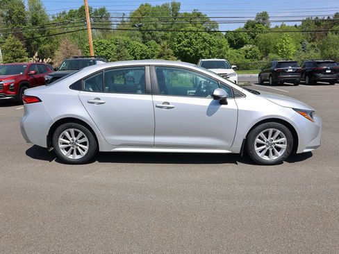 Used 2023 Toyota Corolla LE w/ LE Convenience Package FWD image 8
