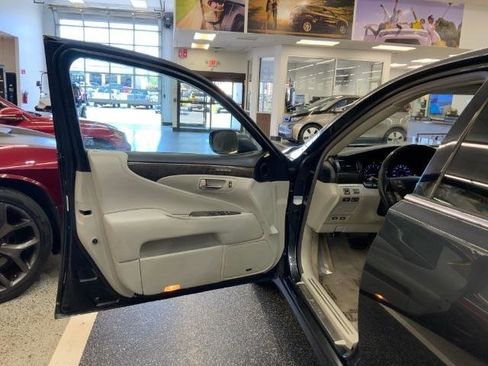 Used 2008 Lexus LS 460 L image 32