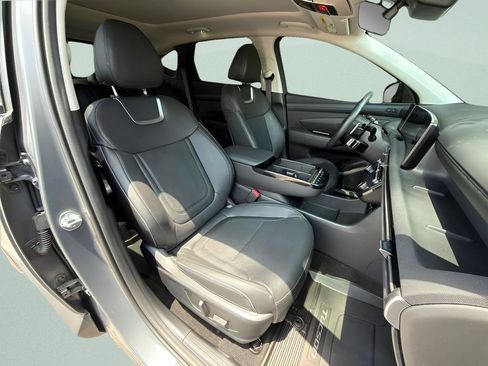 Used 2025 Hyundai Tucson Limited FWD image 23