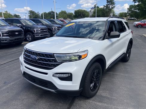 Used 2021 Ford Explorer XLT AWD/4WD image 3