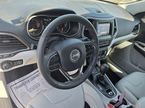 Used 2020 Jeep Cherokee Latitude Plus FWD image 11