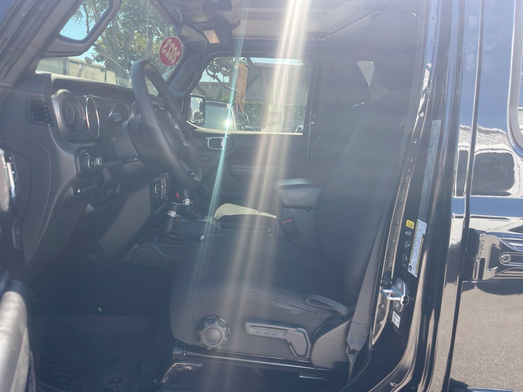 Used 2023 Jeep Wrangler Unlimited w/ Convenience Group AWD/4WD image 5