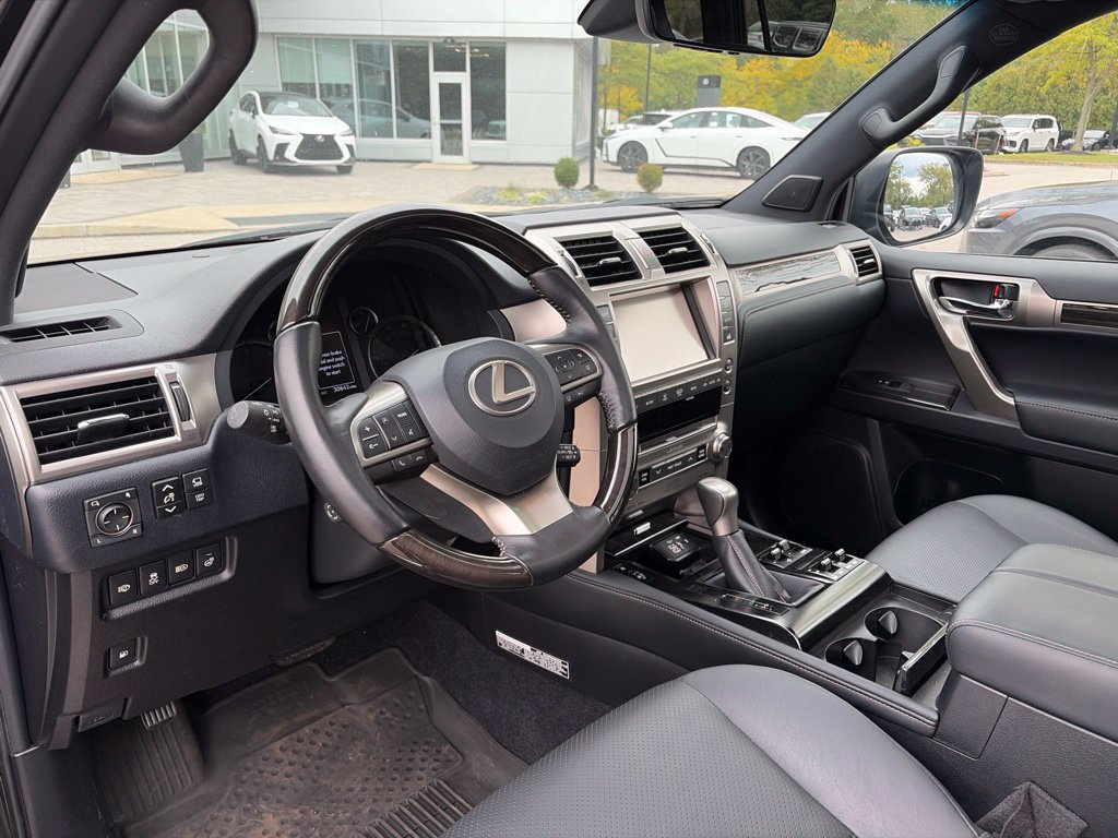 Used 2021 Lexus GX 460 Luxury w/ Accessory Package AWD/4WD image 6