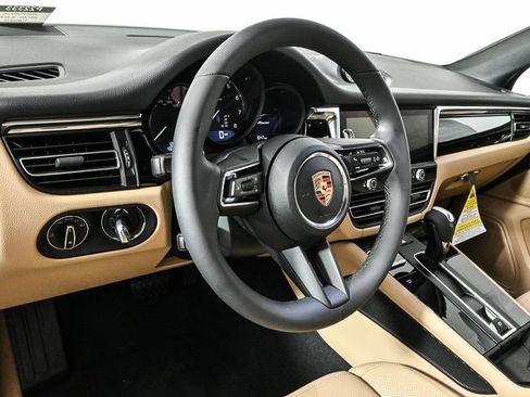 Used 2026 Porsche Macan AWD/4WD image 4