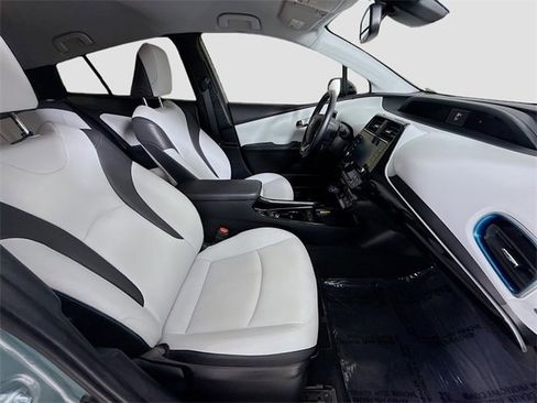 Certified 2022 Toyota Prius XLE image 25