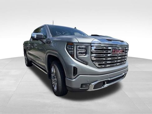Used 2025 GMC Sierra 1500 Denali AWD/4WD image 3