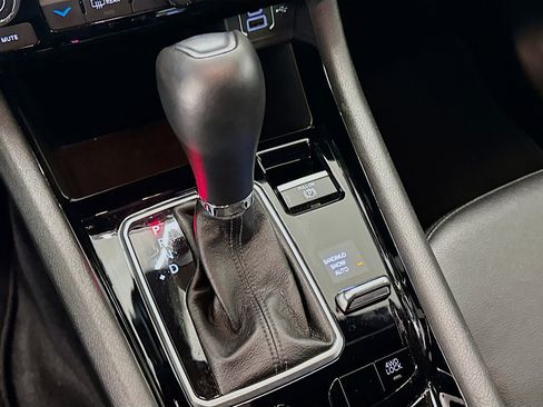 Used 2025 Jeep Compass Limited image 24