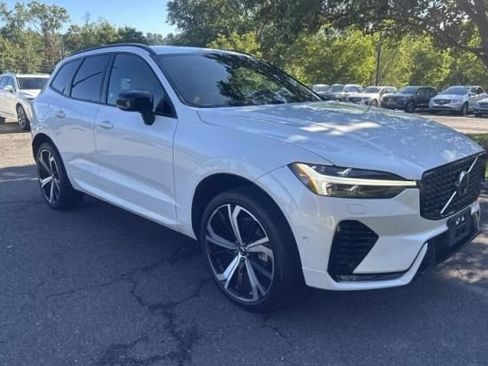 Used 2024 Volvo XC60 B5 Ultimate w/ Protection Package Premier AWD/4WD image 2