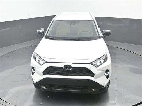 Used 2025 Toyota RAV4 LE image 27