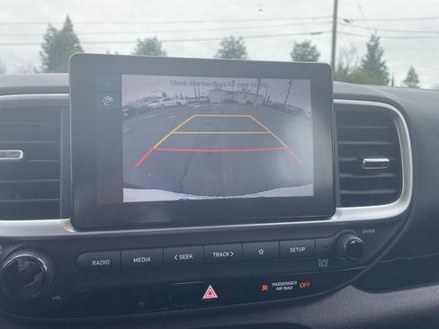 Used 2025 Hyundai Venue SEL image 20