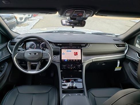 New 2025 Jeep Grand Cherokee L Limited w/ Black Appearance Package image 8