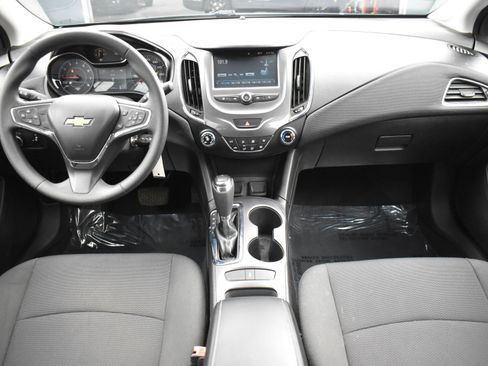 Used 2017 Chevrolet Cruze LT image 18
