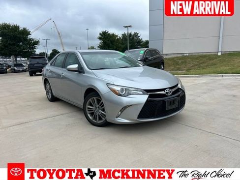 Used 2016 Toyota Camry SE FWD image 1