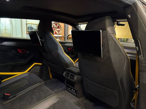 Used 2024 Lamborghini Urus Performante image 32