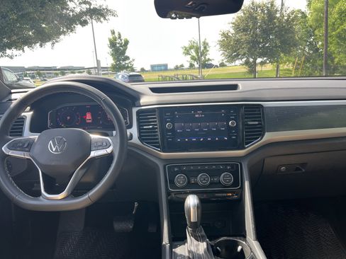 Certified 2023 Volkswagen Atlas Cross Sport SE w/ Panoramic Sunroof Package FWD image 27