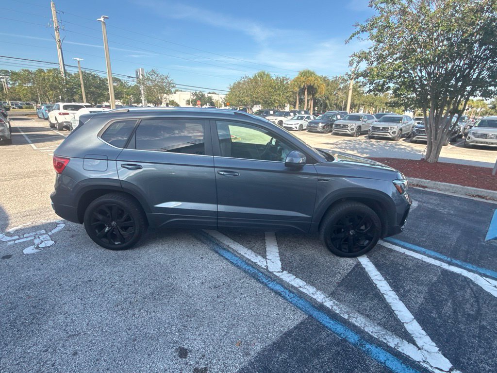 Certified 2024 Volkswagen Taos SE w/ Panoramic Sunroof Package FWD image 7