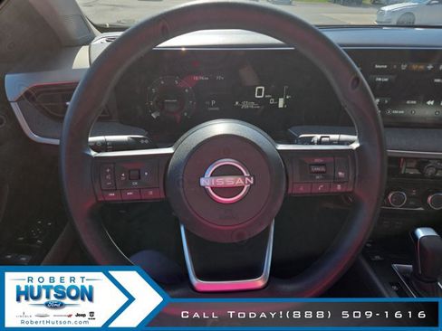 Used 2025 Nissan Kicks SV w/ Illumination Package FWD image 12