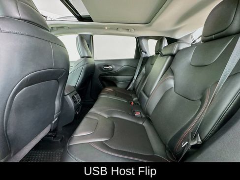 Used 2022 Jeep Cherokee Trailhawk w/ Sun, Sound & Nav Group AWD/4WD image 30