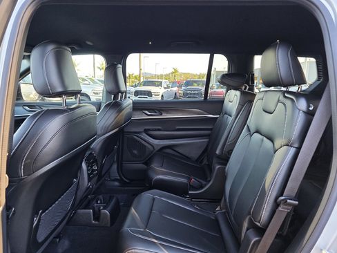 New 2025 Jeep Grand Cherokee L Limited w/ Black Appearance Package image 9