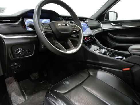 Used 2024 Jeep Grand Cherokee L Limited w/ Luxury Tech Group II image 12