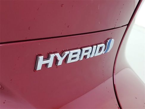 Used 2022 Toyota Venza LE image 10