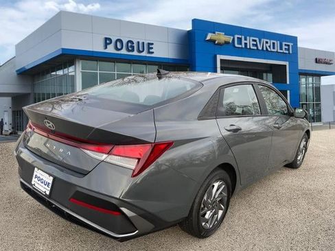 Used 2024 Hyundai Elantra SEL image 2