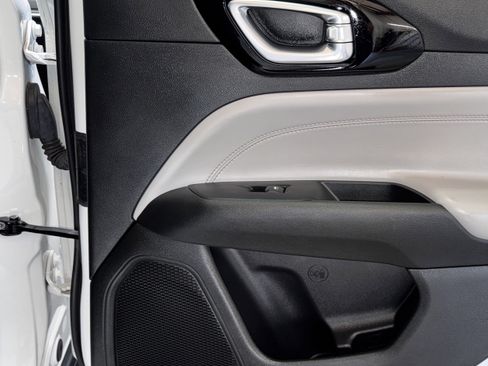 Certified 2022 Jeep Compass Limited image 29