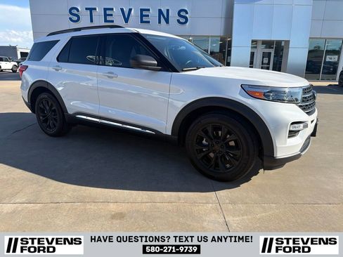 Used 2023 Ford Explorer XLT w/ Equipment Group 202A RWD image 2
