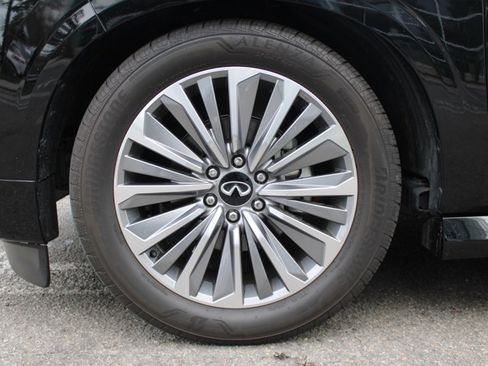 Certified 2025 INFINITI QX80 Luxe image 10