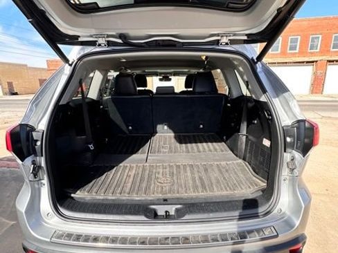 Used 2017 Toyota Highlander XLE image 10