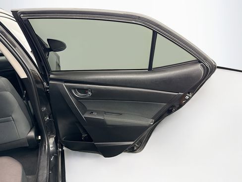 Used 2018 Toyota Corolla LE FWD image 27