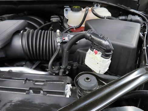 Used 2025 Chevrolet Suburban Z71 w/ Z71 Off-Road Package image 31