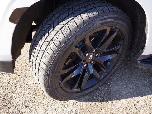 Used 2021 Chevrolet Suburban Premier w/ Premium Package AWD/4WD image 13