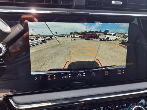 New 2026 GMC Sierra 2500 AT4 w/ AT4 Premium Plus Package AWD/4WD image 8