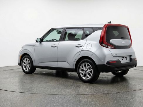 Used 2025 Kia Soul LX w/ LX Technology Package image 6