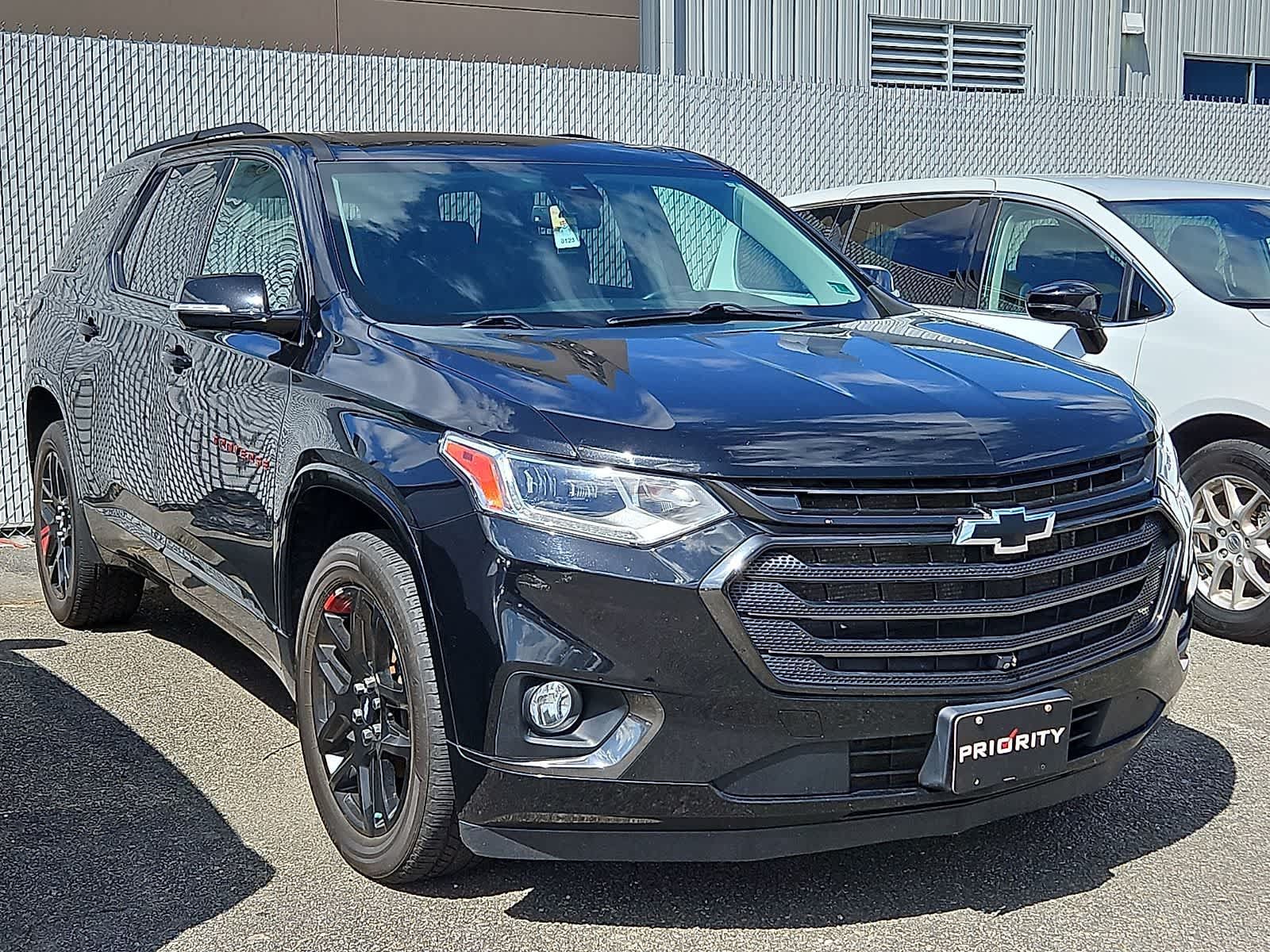 Used 2020 Chevrolet Traverse Premier w/ Redline Edition FWD image 2
