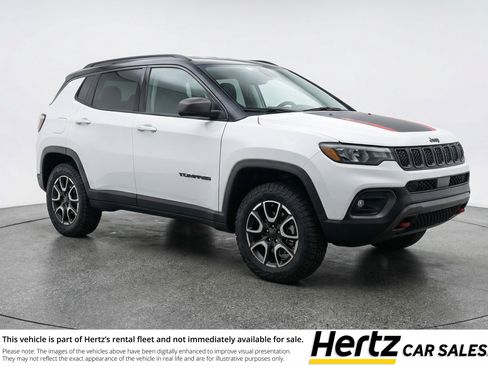 Used 2025 Jeep Compass Trailhawk image 1